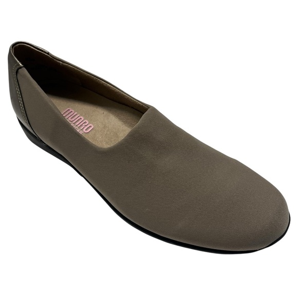 Munro American Women’s Travelor Slip-On Flats. Size: 9M. Loafers. Color:Tan/Gray - Picture 1 of 14